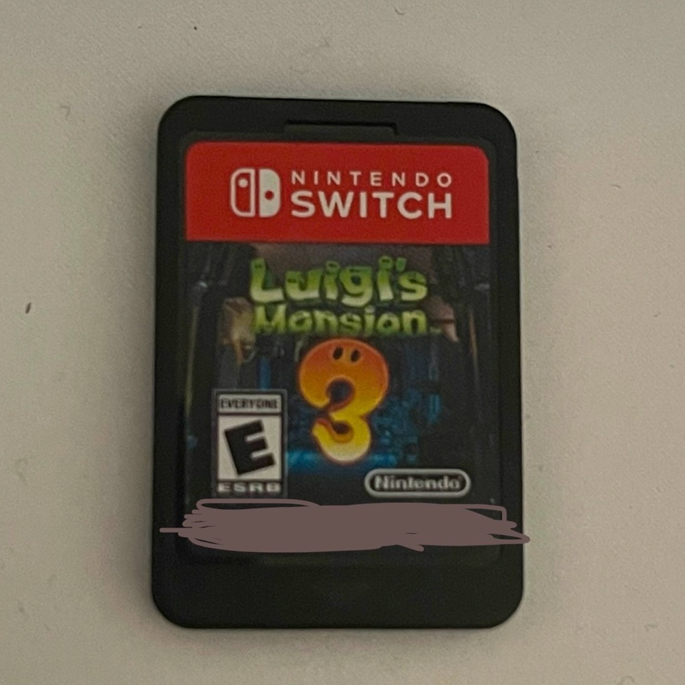 Luigis Mansion game cartridge for switch